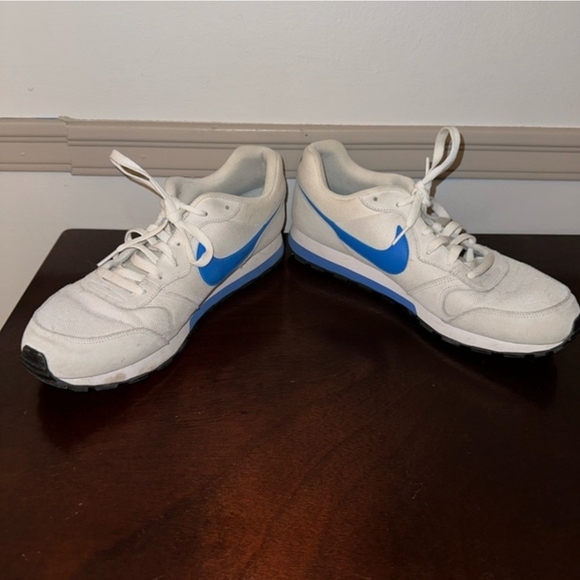 Nike Sneakers - Picture 3 of 8